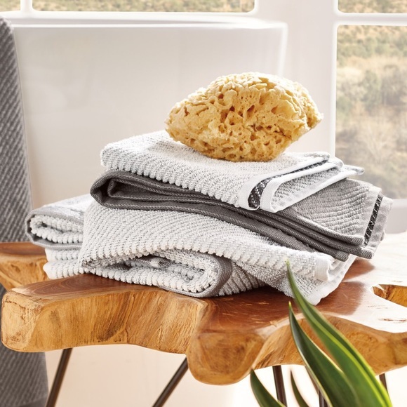 🌟 WellBe 4 Pack Refresh Charcoal Bath & Hand Towels READ DESCRIPTION PRICE FIRM - Picture 5 of 11